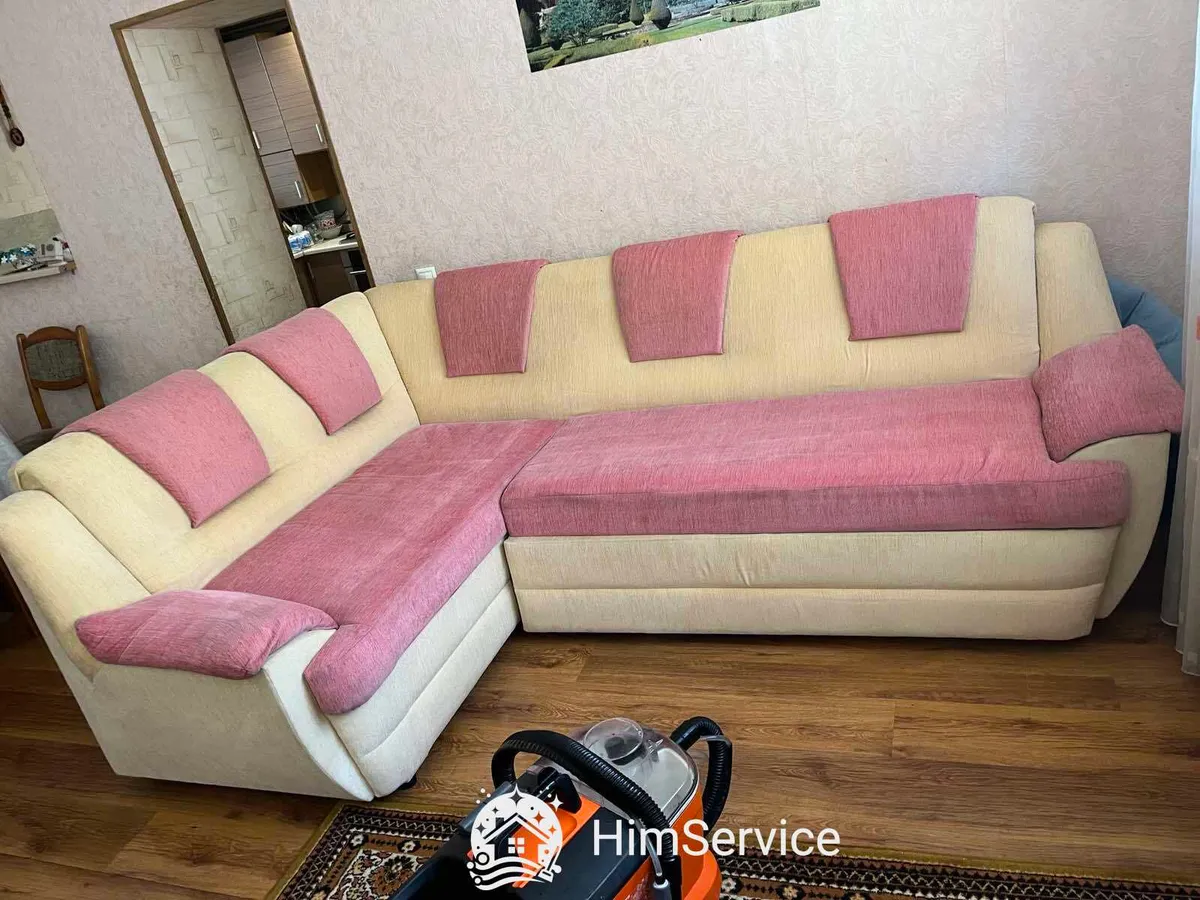 Угловой диван клиента Him Service до и после химчистки
